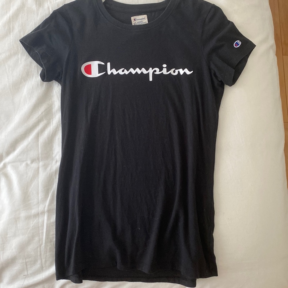 Black champion t-shirt //size xs small fits medium //great condition!!